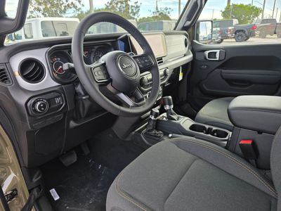 2026 Jeep Gladiator — photo 13 view