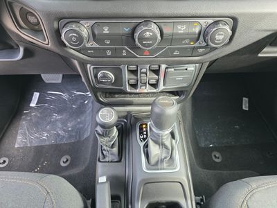 2026 Jeep Gladiator — photo 15 view