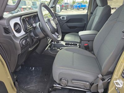 2026 Jeep Gladiator — photo 12 view
