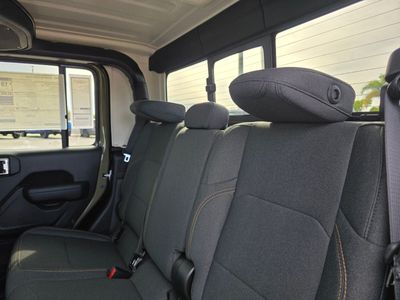 2026 Jeep Gladiator — photo 7 view