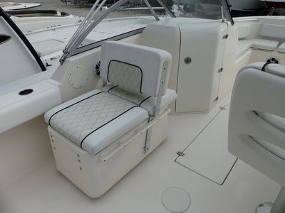2018 Cobia Boats 220 DC - Photo 6