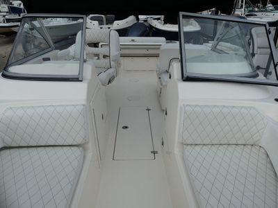 2018 Cobia Boats 220 DC - Photo 10