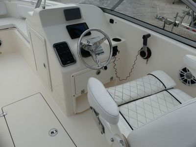 2018 Cobia Boats 220 DC - Photo 7