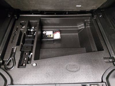2025 Land Rover Defender — photo 19 view