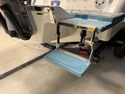 2025 Cobalt R8 Outboard - Photo 23