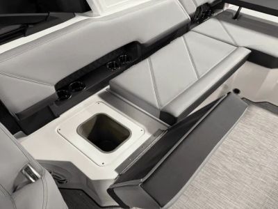 2025 Cobalt R8 Outboard - Photo 59