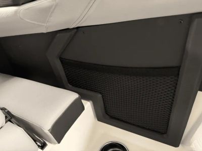 2025 Cobalt R8 Outboard - Photo 70