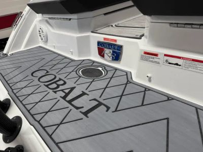 2025 Cobalt R8 Outboard - Photo 25