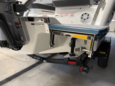 2025 Cobalt R8 Outboard - Photo 22