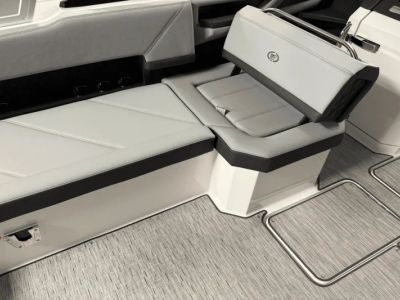 2025 Cobalt R8 Outboard - Photo 65