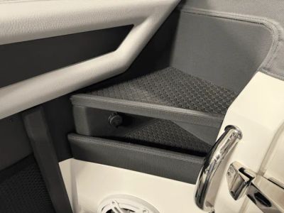 2025 Cobalt R8 Outboard - Photo 72