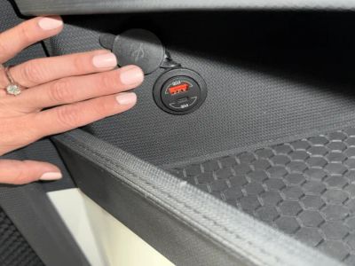 2025 Cobalt R8 Outboard - Photo 73