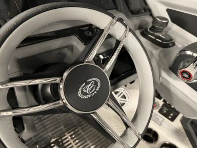 2025 Cobalt R8 Outboard - Photo 96