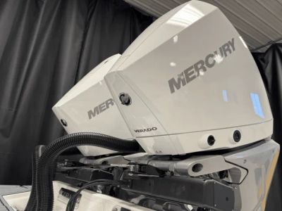 2025 Cobalt R8 Outboard - Photo 7