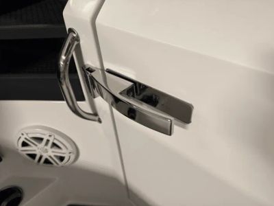 2025 Cobalt R8 Outboard - Photo 78