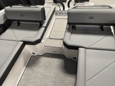 2025 Cobalt R8 Outboard - Photo 42