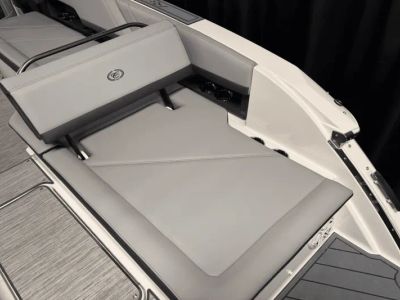2025 Cobalt R8 Outboard - Photo 38