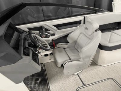 2025 Cobalt R8 Outboard - Photo 94