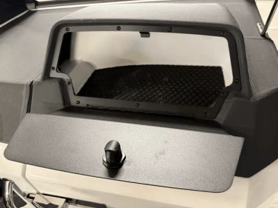 2025 Cobalt R8 Outboard - Photo 76