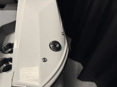 2025 Cobalt R8 Outboard - Photo 27