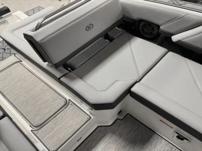 2025 Cobalt R8 Outboard - Photo 45