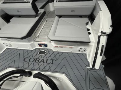 2025 Cobalt R8 Outboard - Photo 24