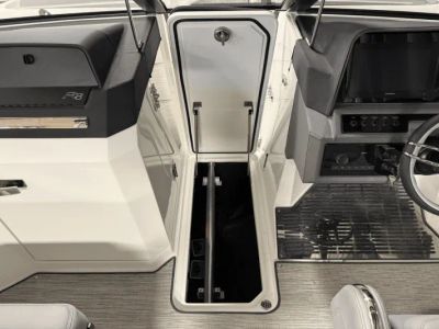 2025 Cobalt R8 Outboard - Photo 84