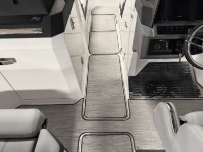 2025 Cobalt R8 Outboard - Photo 83