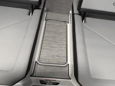 2025 Cobalt R8 Outboard - Photo 36