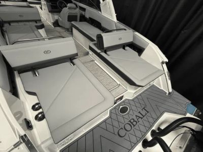 2025 Cobalt R8 Outboard - Photo 31