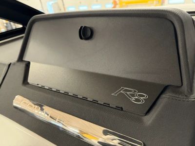 2025 Cobalt R8 Outboard - Photo 75