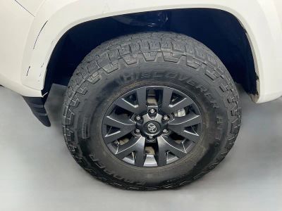 2023 Toyota Tacoma — photo 11 view
