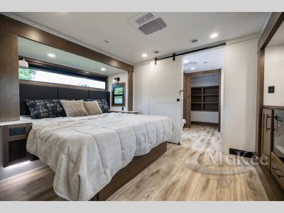 2026 Keystone RV Montana — photo 39 view