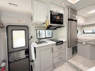 2026 Thor Motor Coach Quantum - Photo 6