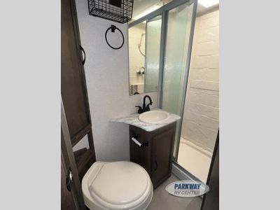 2019 Coachmen RV Freelander - Photo 13