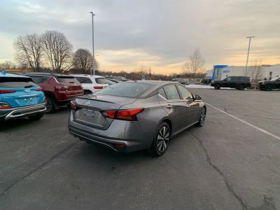 2022 Nissan Altima 2.5 SV — detail view