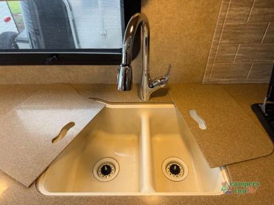 2016 Thor Motor Coach Windsport — photo 18 view