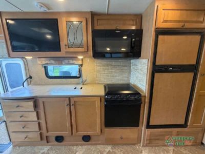 2016 Thor Motor Coach Windsport — photo 10 view