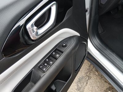 2025 Jeep Compass - Photo 13