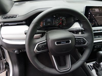 2025 Jeep Compass - Photo 12