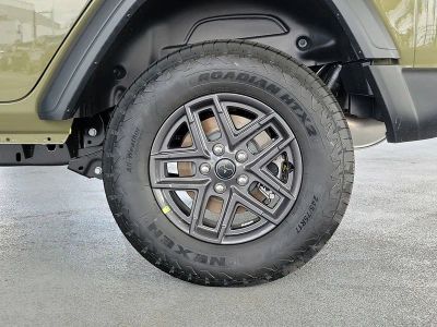 2026 Jeep Wrangler — photo 7 view