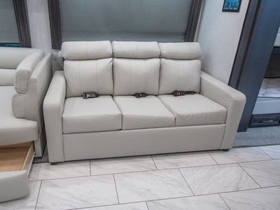2026 Fleetwood Discovery LXE - Photo 11