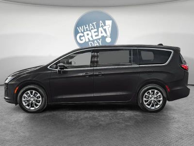 2027 Chrysler Pacifica — side profile view