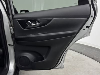 2017 Nissan Rogue - Photo 32