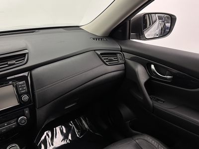 2017 Nissan Rogue - Photo 29