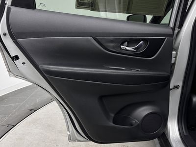 2017 Nissan Rogue - Photo 25