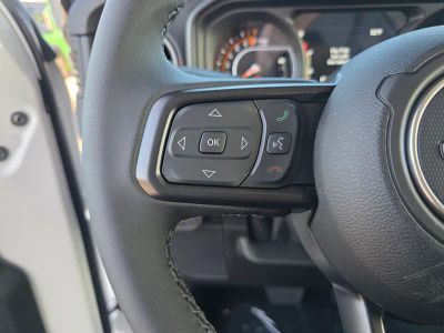 2026 Jeep Gladiator — photo 16 view