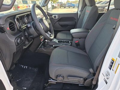 2026 Jeep Gladiator — photo 12 view