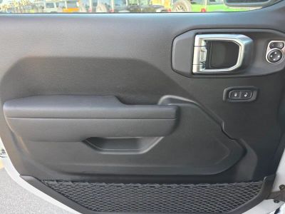 2026 Jeep Gladiator — photo 14 view