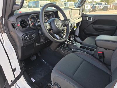 2026 Jeep Gladiator — photo 13 view